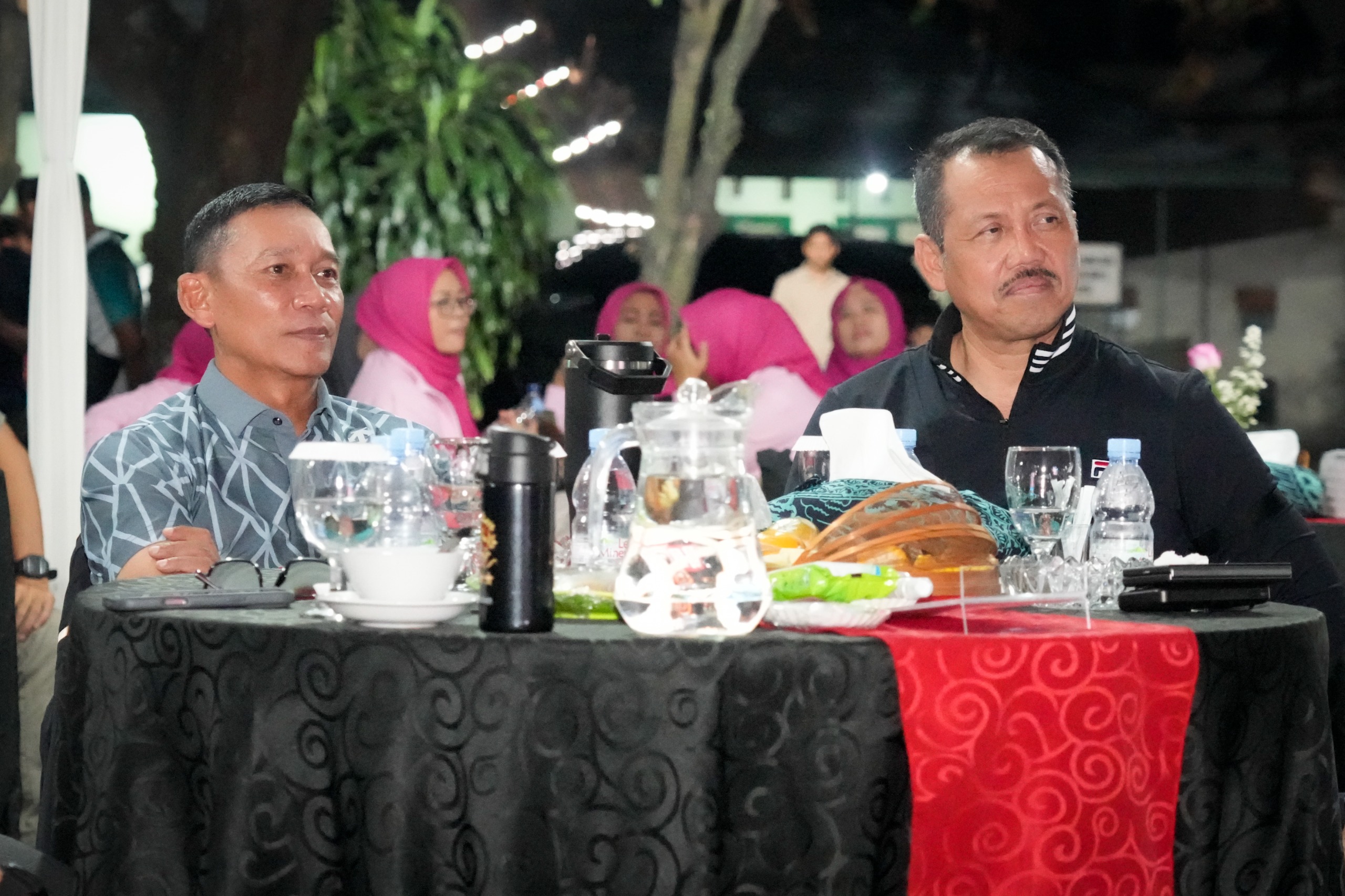 Pangkostrad Nobar Piala Dunia Bersama Warga Tanah Kusir, Pererat Kebersamaan TNI dan Masyarakat