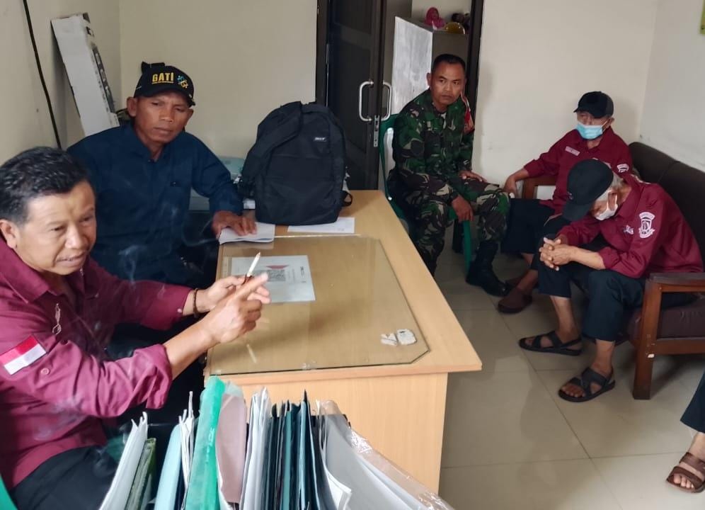 Babinsa Nyomplong Perkuat Sinergi dengan Aparatur Kelurahan Dukung Program Pemerintah