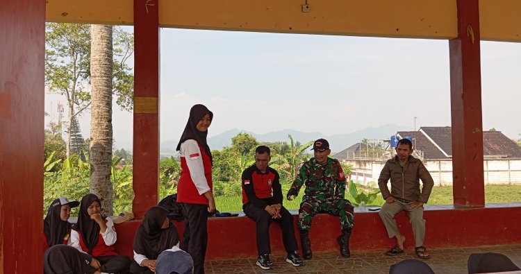 Babinsa desa sasagaran latih calon paskibra kecamatan kebonpedes Jepang HUT ke-81 Kemerdekaan Rl