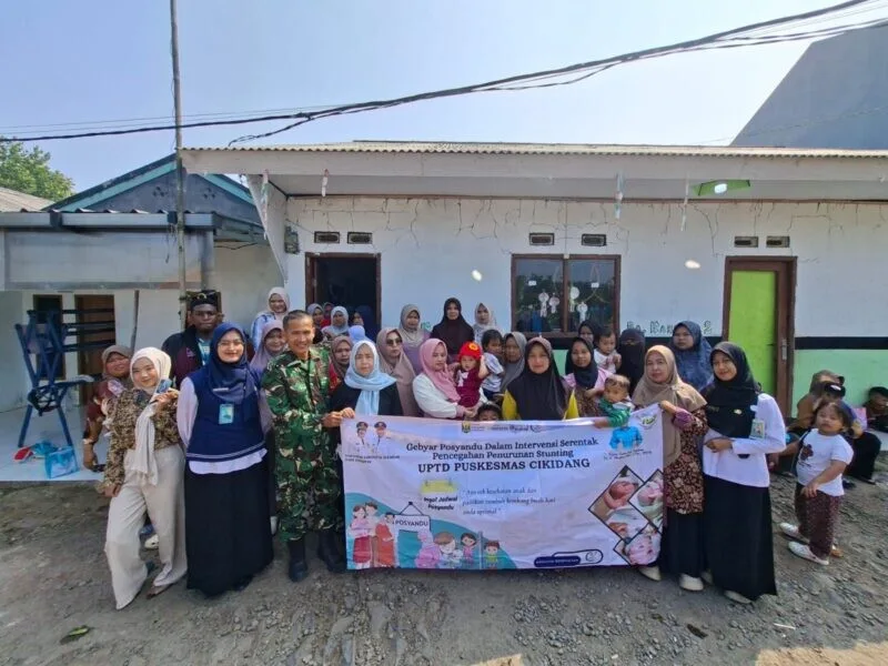 Babinsa Koramil 2204/Cikidang Dampingi Kegiatan Posyandu Mawar di Desa Nangkakoneng