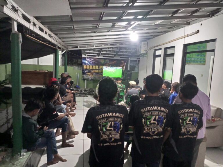 Pererat Kebersamaan, Koramil 1712/Jatiwangi Fasilitasi Nobar Semifinal Piala Dunia 2026 Bersama Warga