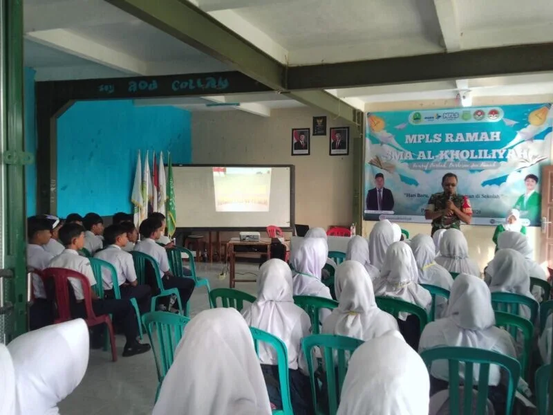Babinsa Koramil 2206/Parakansalak Berikan Wawasan Kebangsaan kepada Siswa SMA Al Kholiliyah