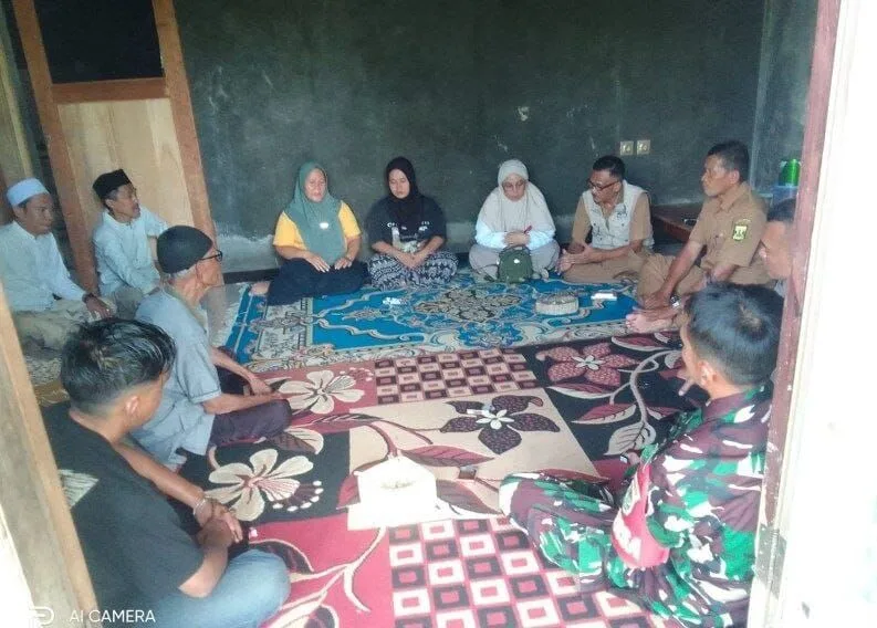 Babinsa Koramil 2208/Nyalindung Hadiri Musyawarah Penetapan Penerima BLT di Desa Cijangkar