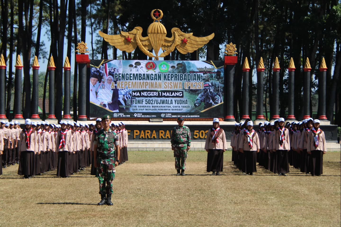 Yonif 502 Kostrad Tanamkan Disiplin dan Jiwa Patriotisme kepada Siswa Baru MAN 1 Malang