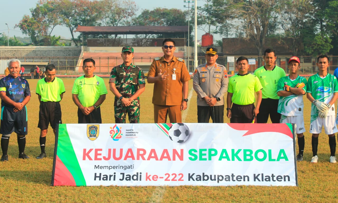Dandim Klaten Bersama Bupati Dan Kapolres Resmi Buka Kejuaraan Sepak Bola Hari Jadi Ke-222 Kabupaten Klaten