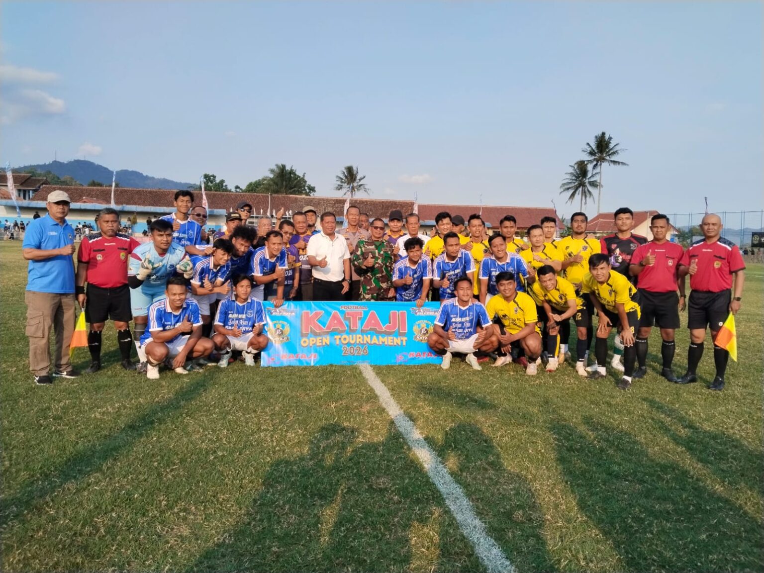 Junjung Tinggi Sportivitas, Danramil Cikijing Hadiri Pembukaan Turnamen Sepak Bola Kataji Cup 2026 di Majalengka