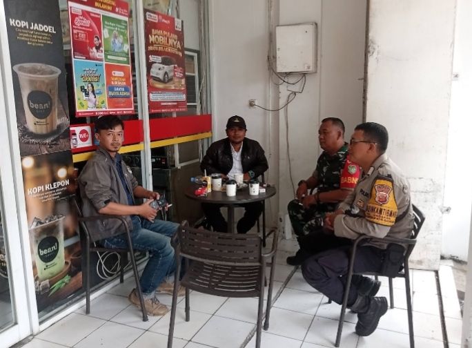 Babinsa dan Bhabinkamtibmas Jalin Komsos dengan Tokoh Pemuda, Ajak Generasi Muda Aktif dalam Kegiatan Positif