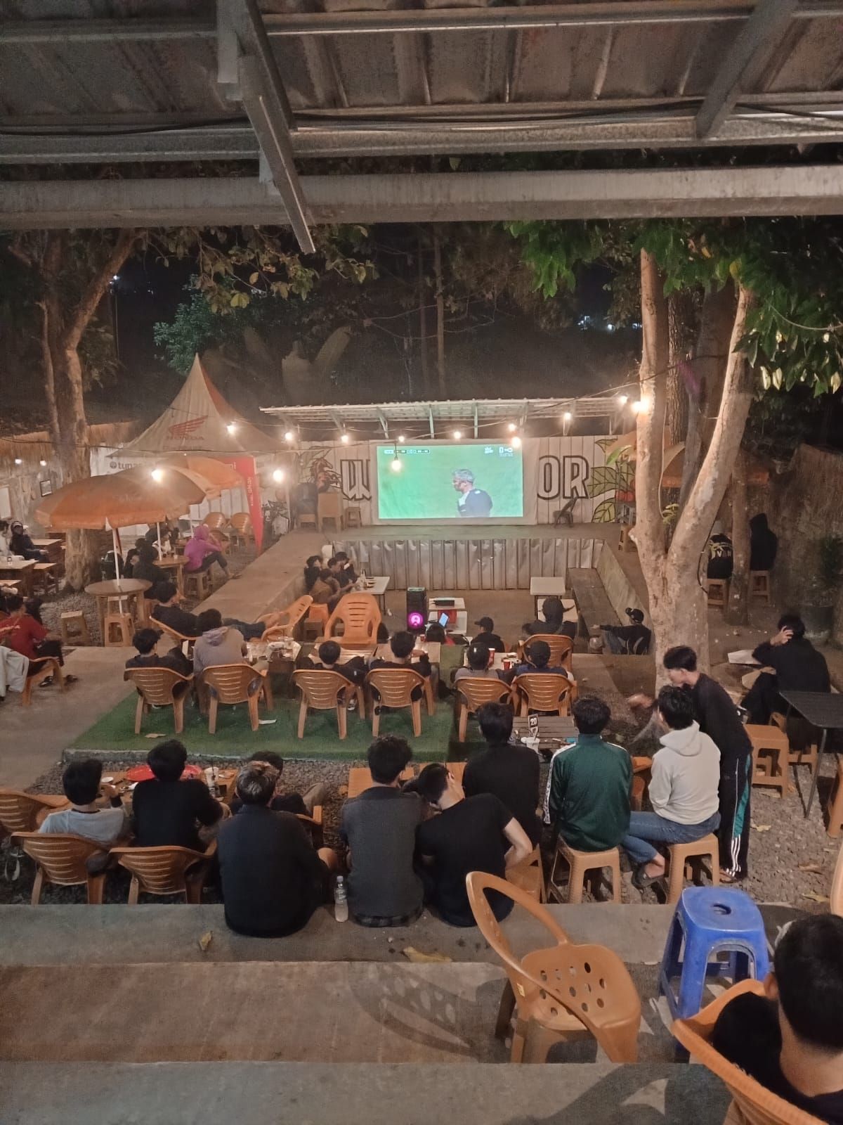 Babinsa Kelurahan Cibadak Gelar Nobar Piala Dunia Argentina vs Spanyol Bersama Warga Binaan, Pererat Silaturahmi dan Kebersamaan