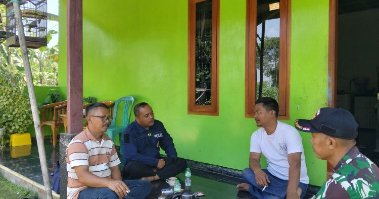 Babinsa Desa Sukamaju Perkuat Sinergi Melalui Komsos Bersama Bhabinkamtibmas dan Tokoh Masyarakat