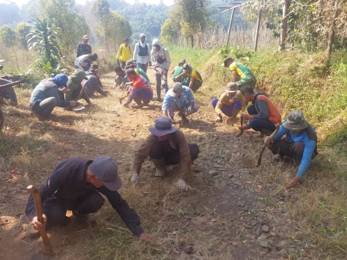 Perkuat Kemanunggalan TNI-Rakyat, Yonif 321 Kostrad Gelar Karya Bhakti di Majalengka