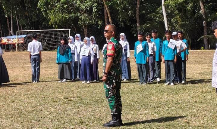 Babinsa Koramil 2213/Jampangkulon Laksanakan Pembinaan Paskibraka Kecamatan Jampangkulon