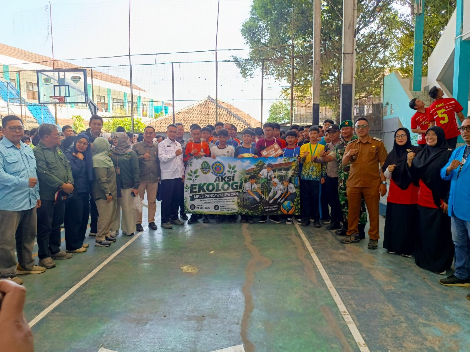 Danramil dan Babinsa Koramil 0607-11/Cibadak Hadiri Aksi Ekologis MPLS Panca Waluya, Tanamkan Kepedulian Lingkungan Sejak Dini