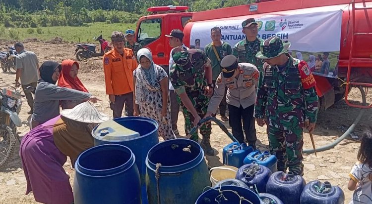 Sumur Mengering dan Asin, Kodim Pandeglang Pasok 50 Ribu Liter Air Bersih ke Patia