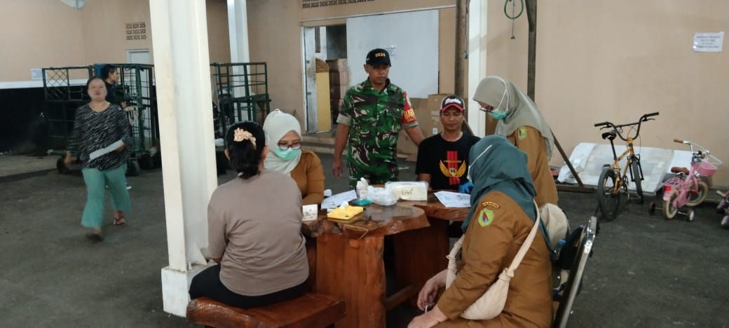 Babinsa Koramil 2403/Paseh Monitoring Cek Kesehatan Gratis bagi 75 Karyawan PT Bola Mas