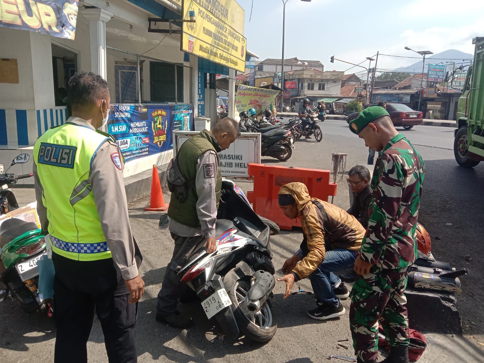 Operasi Gabungan Forkopimcam Rancaekek Tertibkan Penggunaan Knalpot Tidak Standar, 11 Knalpot Brong Diamankan