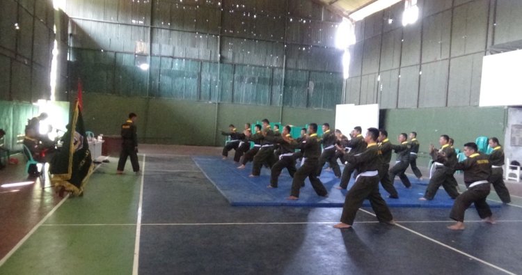Tingkatkan Kemampuan Bela Diri, Personel Kodim 0607/Kota Sukabumi Ikuti Ujian Kenaikan Tingkat Pencak Silat Militer