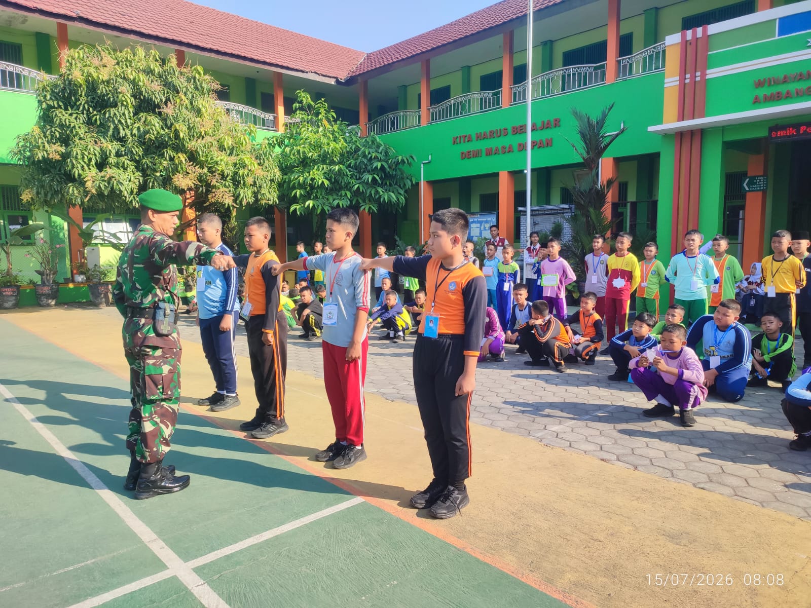 58 dari 317 Bangun Generasi Berkarakter, Koramil 09/Prambanan Berikan Pembekalan Wasbang Siswa Baru