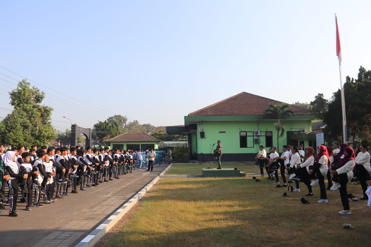 Pembina dari Kodim 0732/Sleman Ajak Siswa Siswi Jaga Kebugaran
