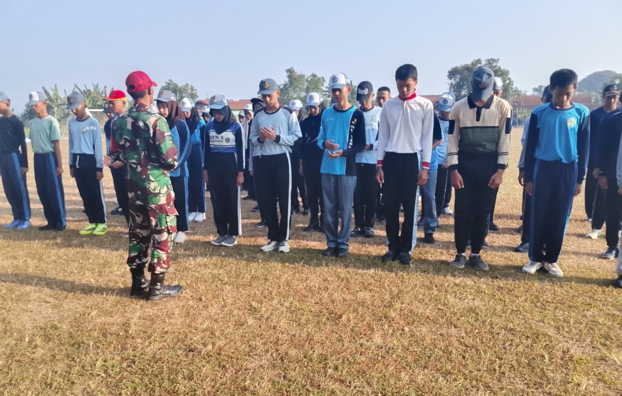 Babinsa Koramil 17/Balapulang Gembleng Paskibra, Tanamkan Disiplin dan Jiwa Nasionalisme Generasi Muda