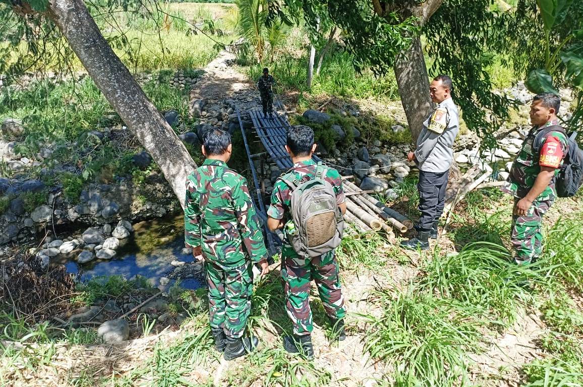 Babinsa Sidomulyo Dampingi Tim Survei Zibang Tinjau Lokasi  Rencana Pembangunan Jembatan