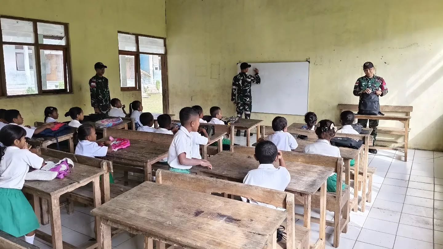 Satgas Yonarmed 12 Kostrad Tanamkan Semangat Belajar dan Cinta Tanah Air di Wilayah Perbatasan
