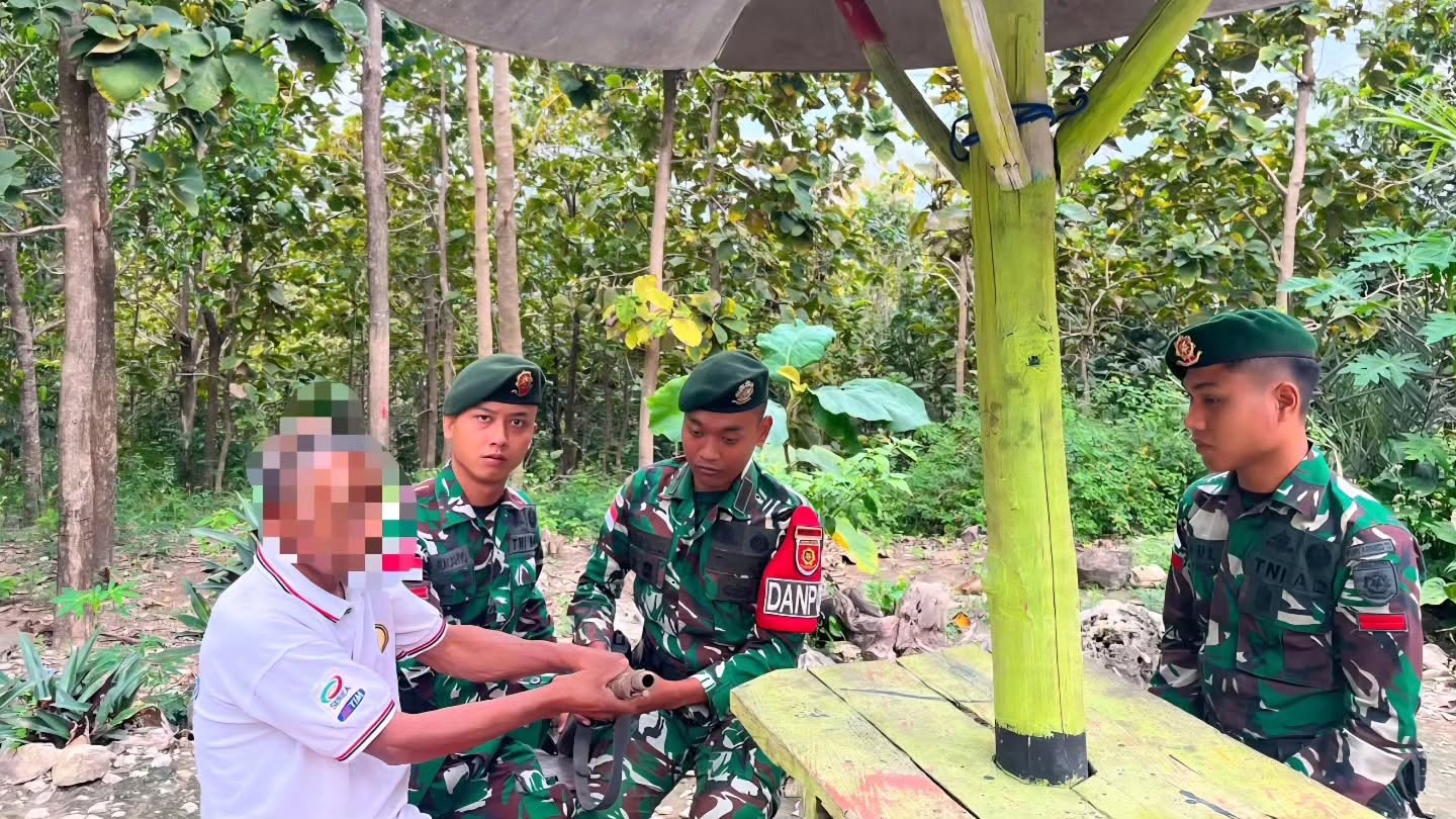 Pendekatan Humanis Satgas Yonarmed 12 Kostrad Berbuah Penyerahan Senjata Secara Sukarela