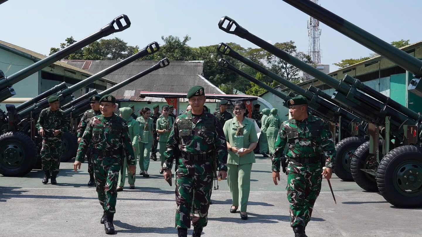 Pangdivif 3 Kostrad Kunjungan Kerja ke Yonarmed 6 Kostrad