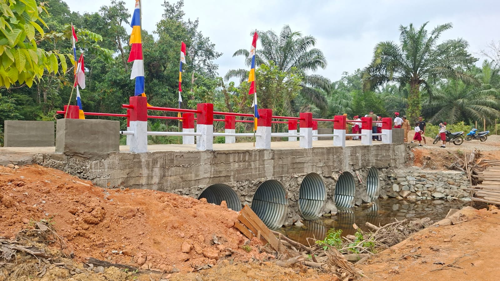 Akses Warga Dusun Sami Kini Makin Lancar, Jembatan Hasil Karya Bakti Kodam XII/Tpr Tuntas 100 Persen