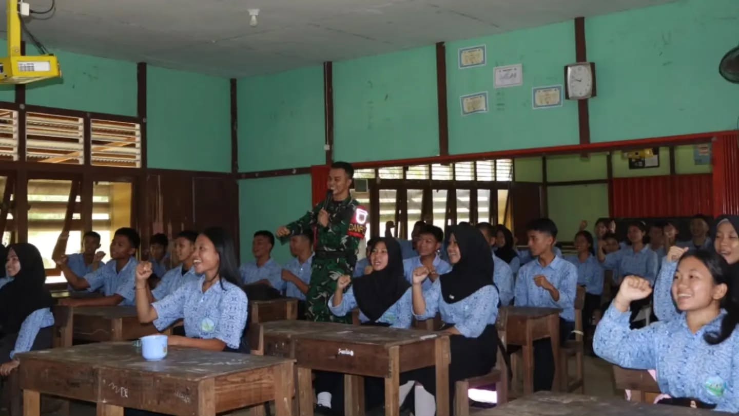 Satgas Yonarmed 13 Kostrad Tanamkan Jiwa Nasionalisme Siswa Perbatasan Melalui Wawasan Kebangsaan