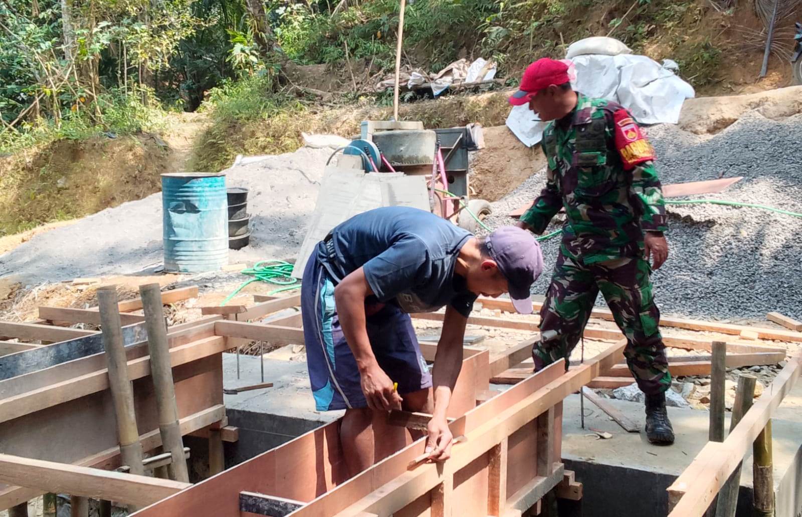 Pembangunan Jembatan Beton Sungai Kadigunung Kalirejo