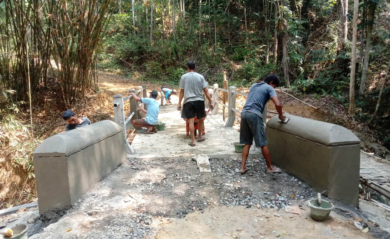 Pembangunan Jembatan Beton Sungai Glonggong Gunung Rego Hargorejo