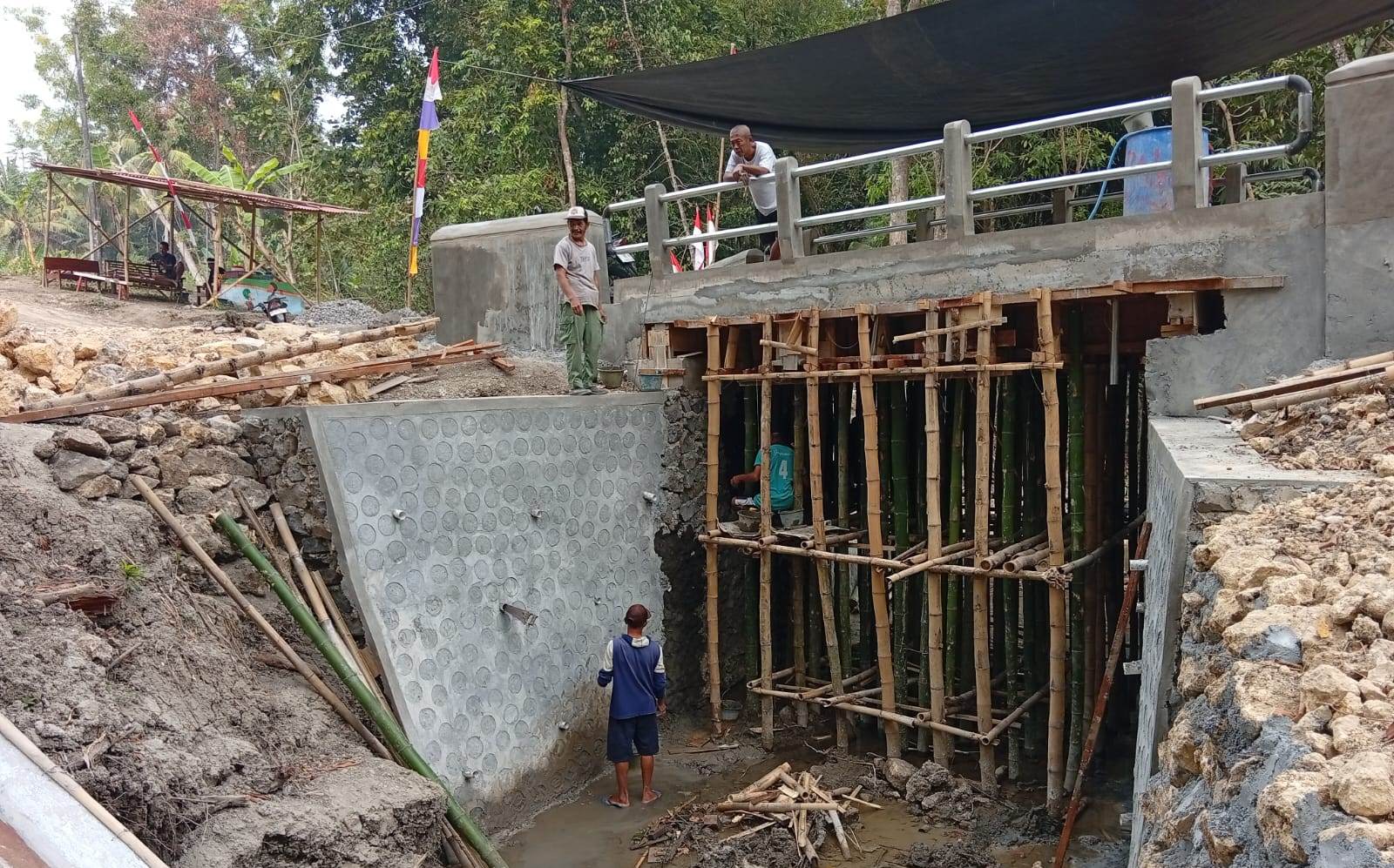 Pembangunan Jembatan Beton Kali Papah Jangkang Lor Banguncipto