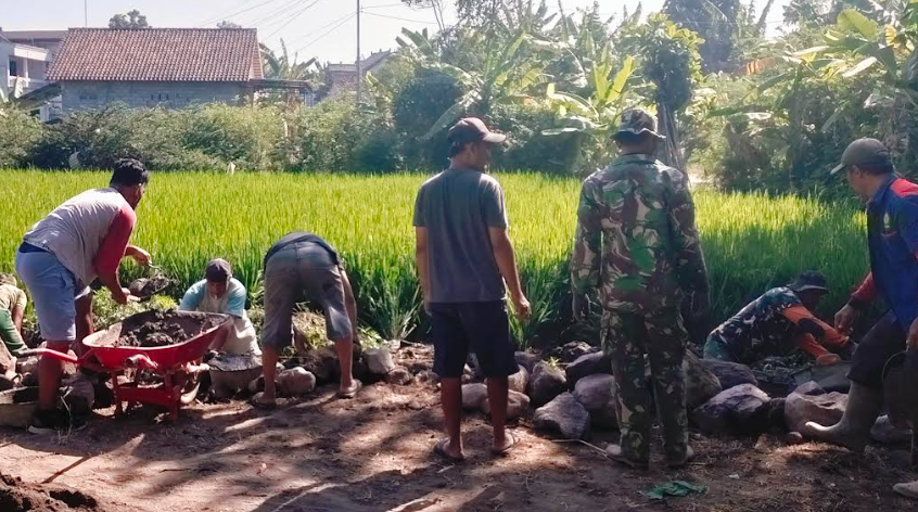 Gotong Royong adalah Kunci Kemanunggalan TNI Rakyat