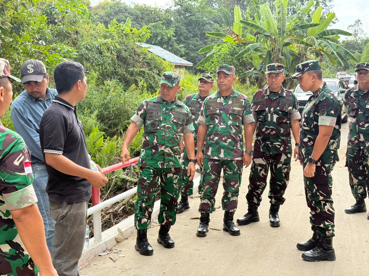 Tinjau KDKMP dan Jembatan Bantuan Presiden di Sintang, Kasdam XII/Tpr Minta Pembangunan Dipercepat