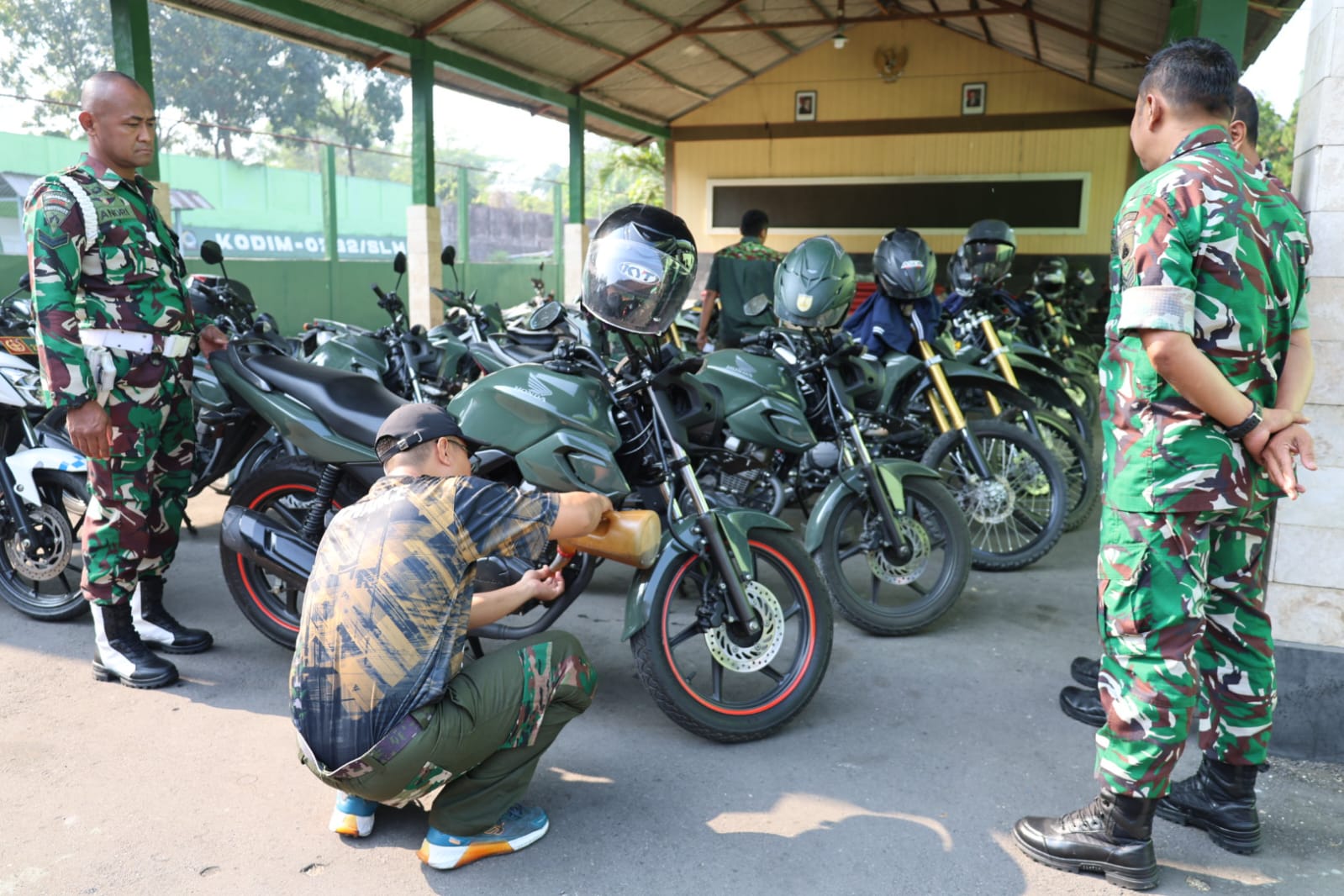 Kodim Sleman Rutin Melaksanakan Pemeliharaan Kendaraan Dinas