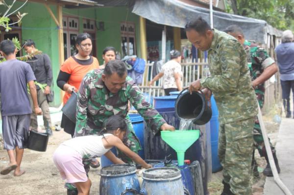 Senyum Warga Karang Malang, Krangkeng Kembali Mengembang Usai Diguyur Air Bersih Bantuan Kodim 0616 Indramayu