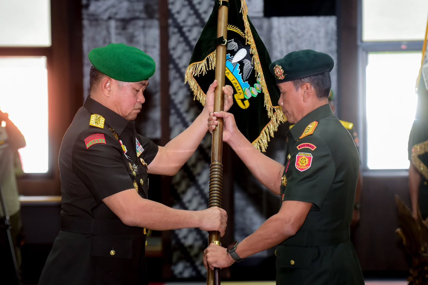 Kasad Pimpin Alih Kodal Tiga Yonif ke Kostrad, Perkuat Kesiapan Operasional Satuan