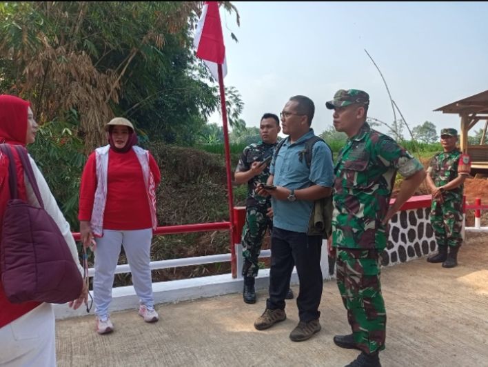 Rombongan Persit Denmadam III/Siliwangi Tinjau Hasil Pembangunan Jembatan Aramko di Desa Situ Purwakarta