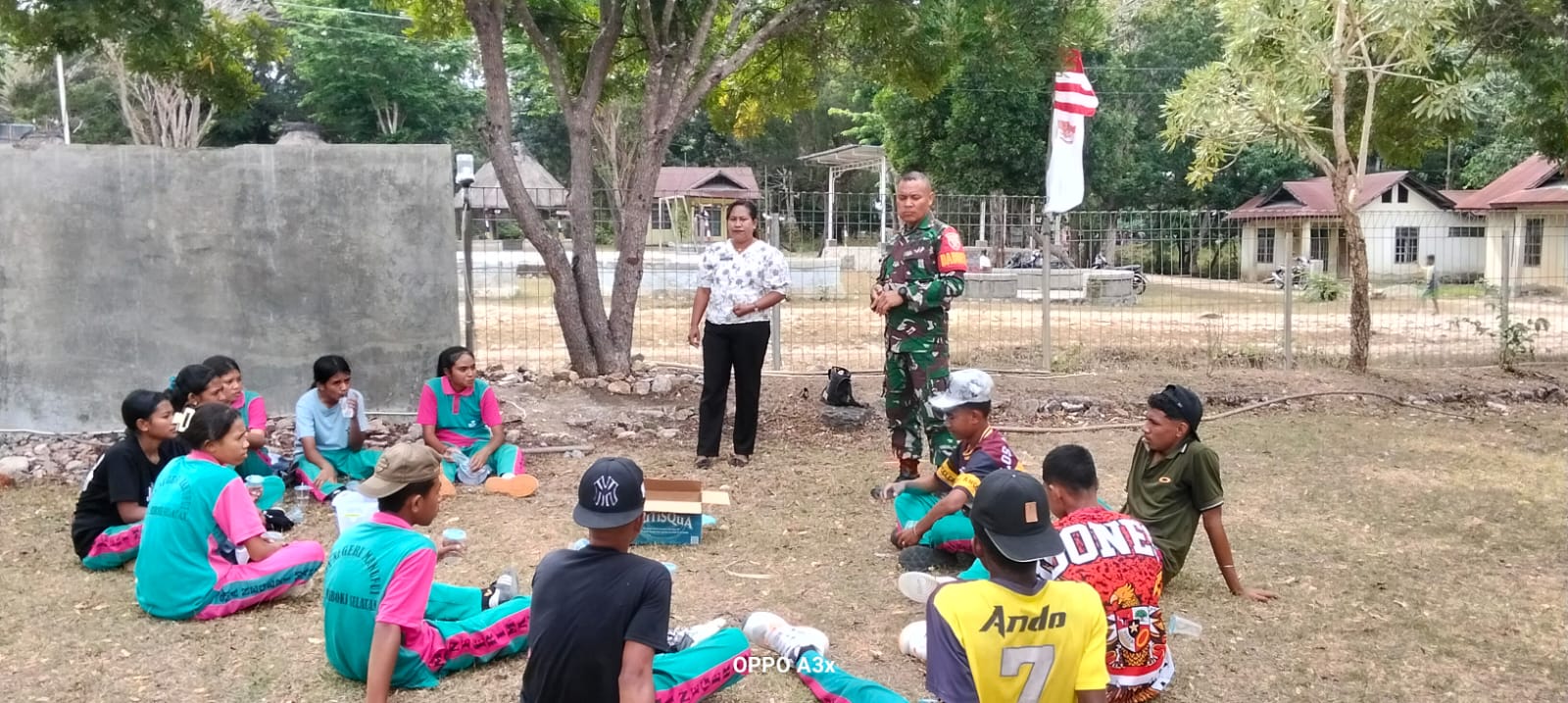 Dukung Putra-Putri Daerah Berprestasi, Babinsa Koramil 1618-04/Bisel Beri Arahan Persiapan Masuk TNI/Polri