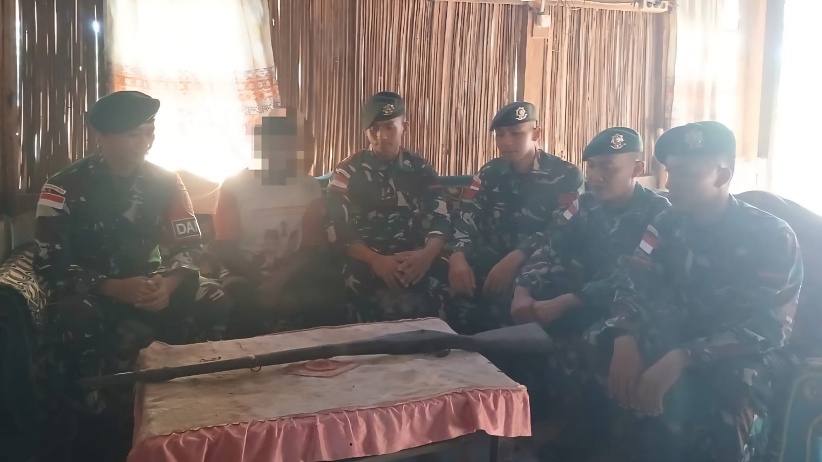 Yonarmed 12 Kostrad Perkuat Kepercayaan Masyarakat, Warga Serahkan Senjata Api Secara Sukarela