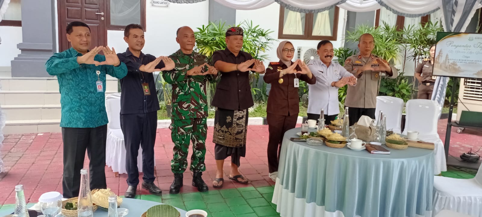 Pengantar Tugas Kajari Karangasem Berlangsung Hangat, Pjs. Pasiops Kodim 1623/Karangasem Turut Hadir