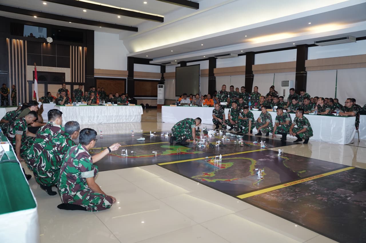 Kodam IX/Udayana Matangkan Respons Bencana Melalui Tactical Floor Game LKO Kogabwilhan II