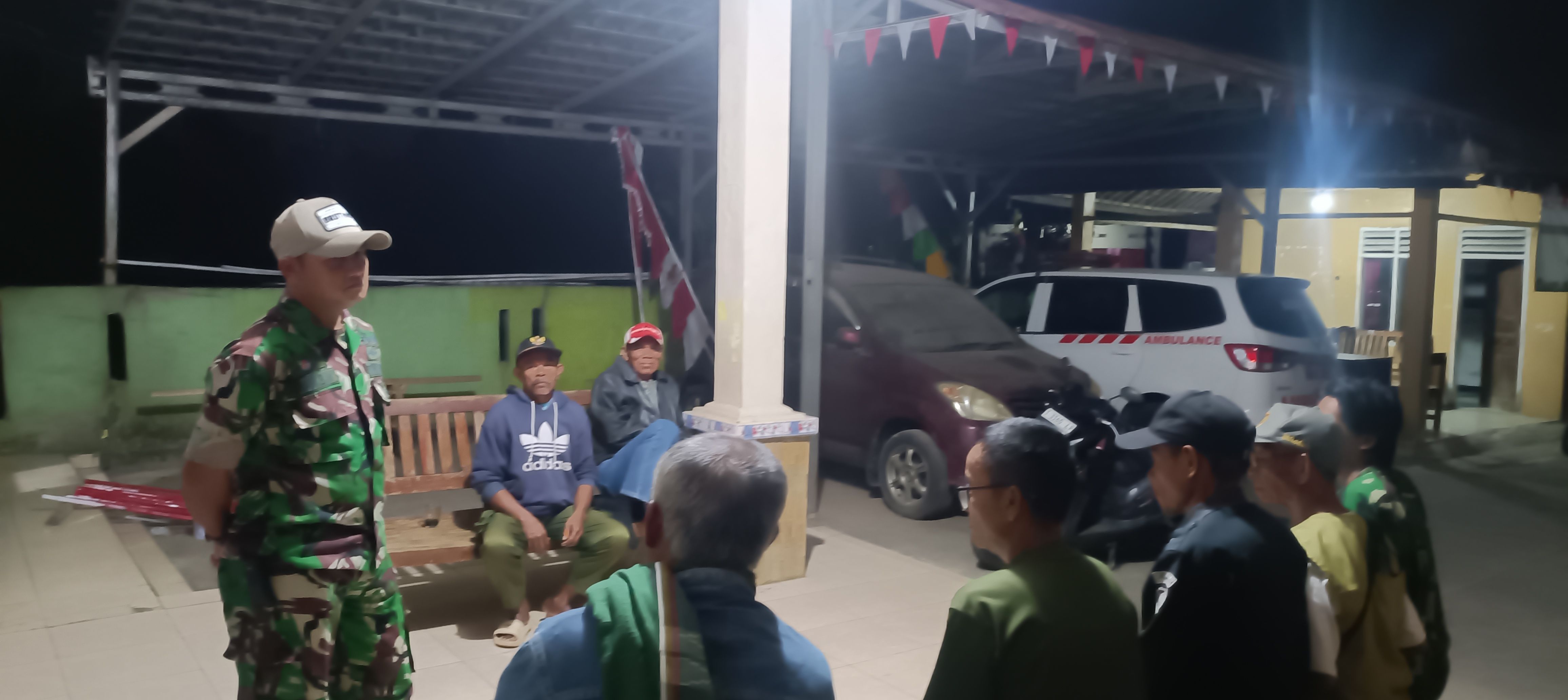 Babinsa Desa Cisaat Tingkatkan Kesiapsiagaan Petugas Keamanan