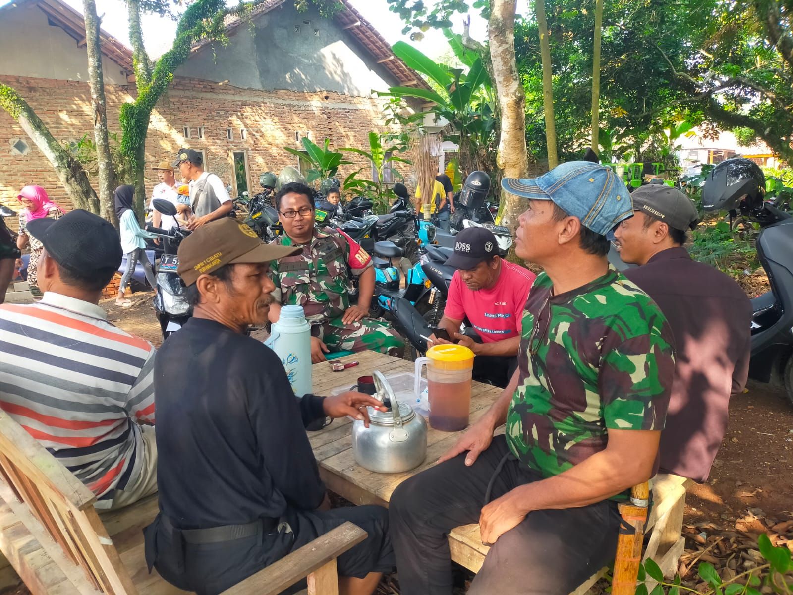 Babinsa Karyamekar Ajak Warga Waspadai Bahaya Kebakaran Saat Musim Kemarau
