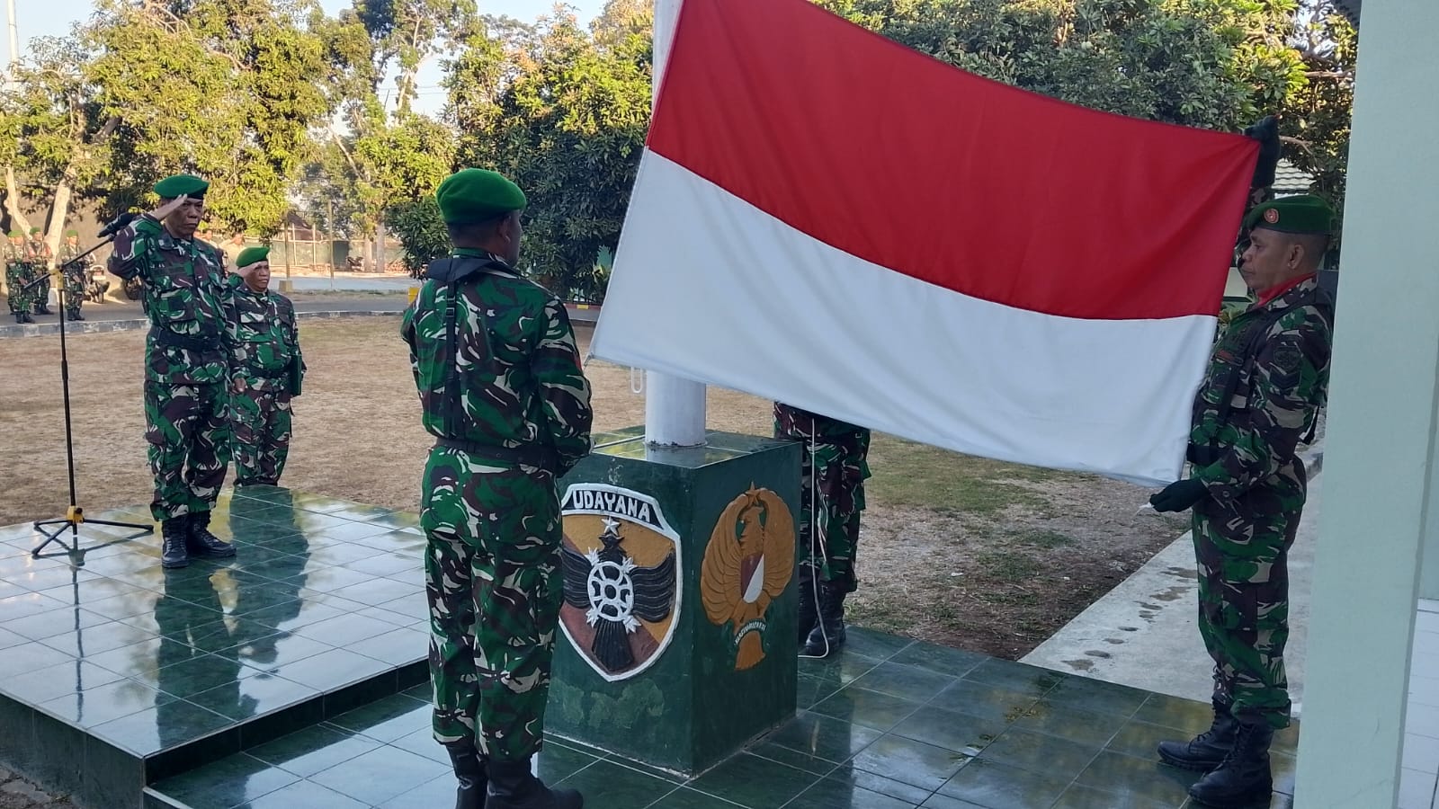 Kodim 1614/Dompu Laksanakan Upacara Bendera, Tekankan Disiplin dan Profesionalisme