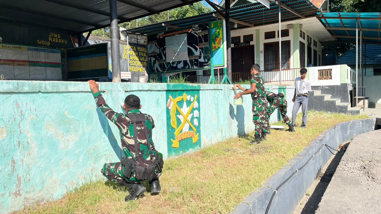 Semangat Gotong Royong Warnai Pembenahan Pangkalan Kodim 1603/Sikka Menjelang HUT RI