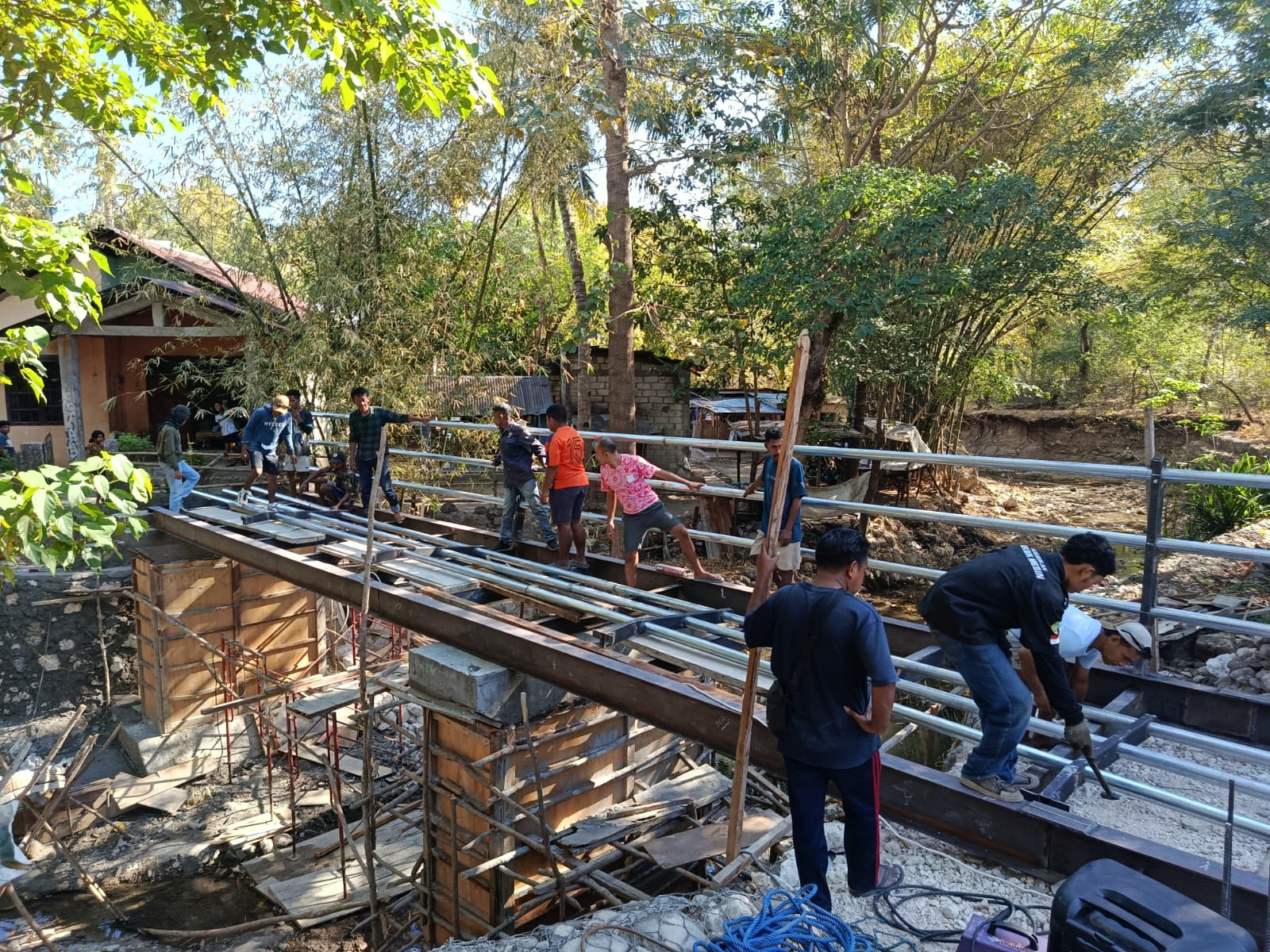 Pemasangan Gelagar Percepat Pembangunan Jembatan Kota Kupang