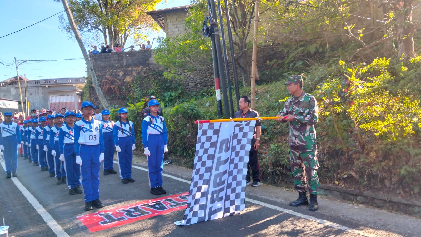 Semarak HUT RI ke-81, Gerak Jalan Tingkat SD di Banjar Berlangsung Aman dan Lancar