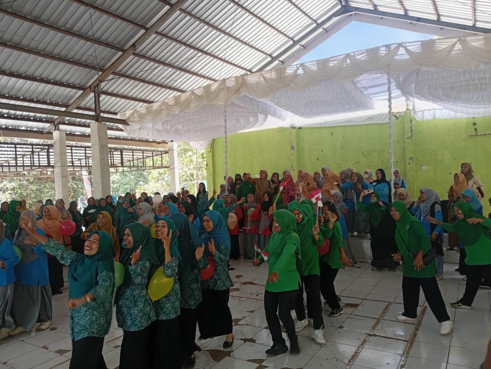 Koramil 1608-05/Donggo Dorong Semangat Kebersamaan Lewat Lomba HUT RI