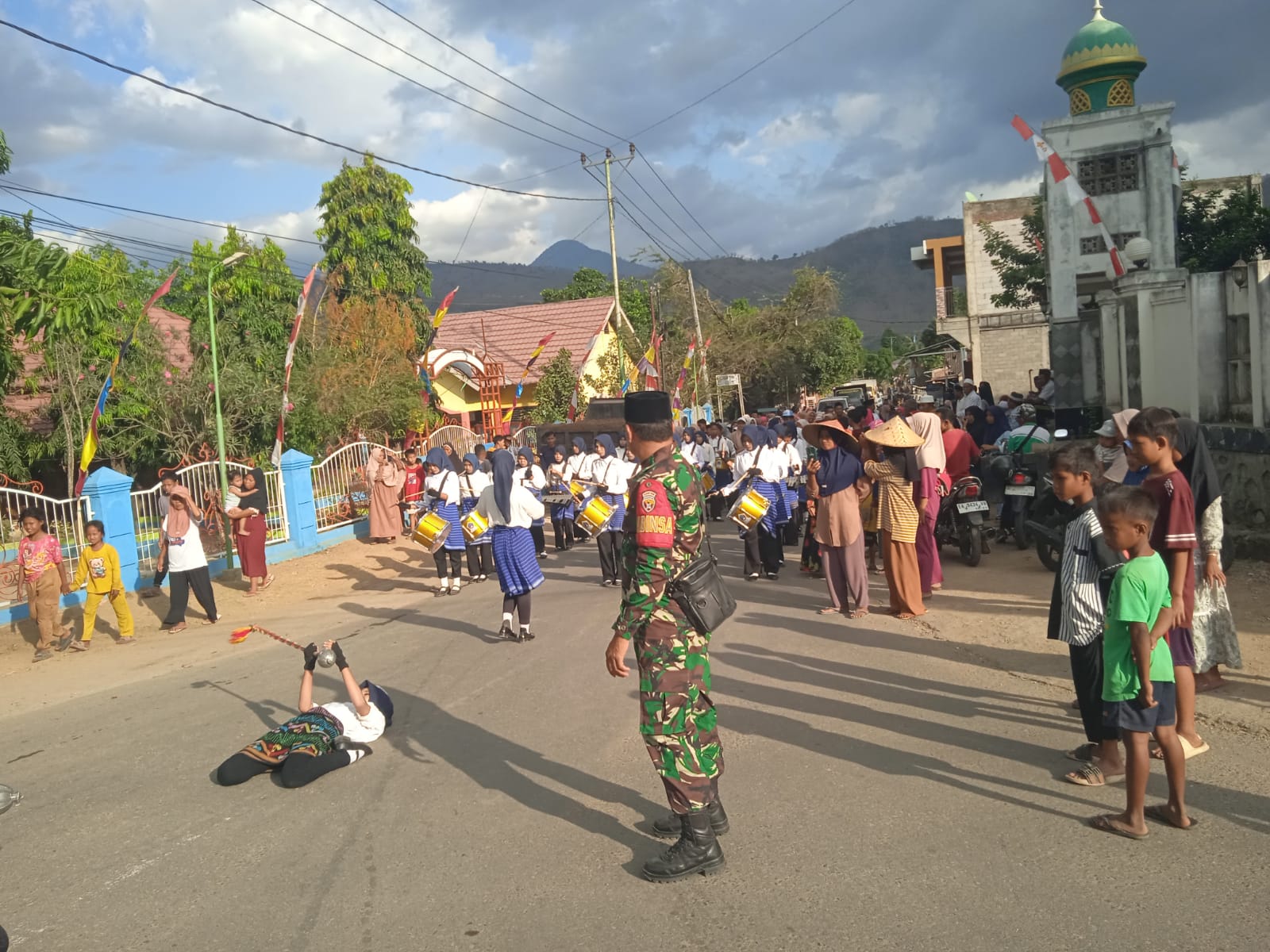 Diiringi Drum Band, Pawai Ta’aruf MTQ Desa Teke Berlangsung Meriah